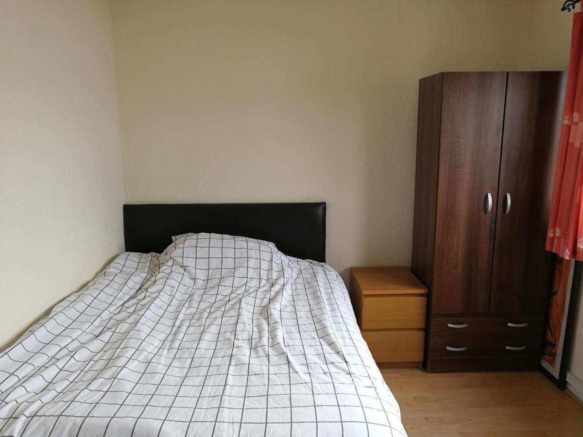 A Double Bedroom Near Glasgow City Centre Not In Great Condition Suitable For Short Stay Екстер'єр фото